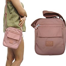 ~雪黛屋~MARTINCOCK 斜背包大容量可A4紙主袋+外袋共層水瓶外帶MW1183 歷史價格詳細信息