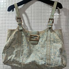 Fendi 義大利真品 大人氣款， 超美 方頭設計  女款 貝殼石 造型夏季涼鞋，氣質優雅 低跟涼鞋， 中根4cm左右，五折賣 歷史價格詳細信息