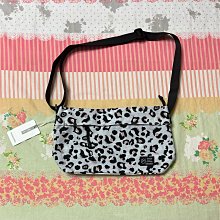 ［全新］NET 包包 黑色 V型轉扭 側包 側背包 斜背 全新 小方包 氣質 小包包 百搭 女士 掀蓋式 歷史價格詳細信息