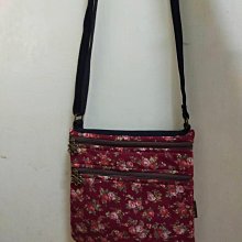 【異國滿屋】Hello kitty 斜背手機觸控包 手機包 斜背包（二手）九成新 歷史價格詳細信息