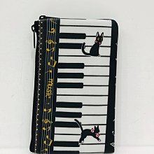 【Dolly club】手繪風貓咪 系列 & 各式包款 水餃包 方包 零錢包 存摺包 化妝包 防水包 手提包 歷史價格詳細信息