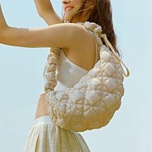 韓版 雲朵包 羽絨包2024春夏新款cos雲朵包小眾大容量餃子包斜挎羽絨包大包托特包女【滿299元出貨唷~】 歷史價格詳細信息