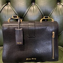 買來沒用全新少見的真皮經典STAND OIL黑色斜背包。像相機包立體有個性。裡面是粉藍色麂皮寬12高17底5公分5800 歷史價格詳細信息