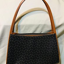 Navajo 曰本側背包 新 真皮 尺寸 28x5.5X17cm  全長39cm 含背帶 價格比較,價格查詢,歷史價格詳細信息