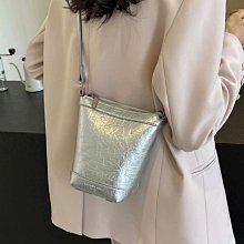 復古高級感褶皺腋下大包包女新款秋冬上班通勤託特包2023潮單肩包 歷史價格詳細信息