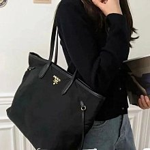 P家 普 拉 達 新品三角標字母胸針 歷史價格詳細信息