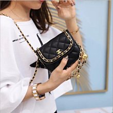 下殺-香港代購新款包包女夏小眾馬鞍包粉JD色珍珠斜挎包高級感腋下包 歷史價格詳細信息