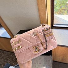 【一品香包】24Ss 新款相機包 Camera bag可斜挎單肩包 空間能滿足日常容量 歷史價格詳細信息