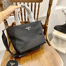 【一品香包】外貿FENDI手袋 質感光滑 手提包單肩包 兩個隔層均以經典PEEKABOO轉鎖開合 歷史價格詳細信息