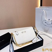 熱銷新款 P 防水尼龍Hobo雲朵包 超輕便簡約腋下包 降落傘布手提包 鏈條包斜背包  長24*高16*寬7cm 明星大牌同款服裝包包 歷史價格詳細信息