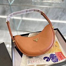 2024新款Prad普拉d 女包Panier黑色三角徽標經典水桶包單肩斜挎手提包熱銷 明星大牌同款 歷史價格詳細信息