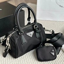 2024新款Prad普拉d 女包Panier黑色三角徽標經典水桶包單肩斜挎手提包熱銷 明星大牌同款 歷史價格詳細信息