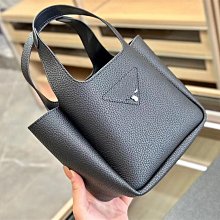 2024新款Prad普拉d 女包Panier黑色三角徽標經典水桶包單肩斜挎手提包熱銷 明星大牌同款 歷史價格詳細信息