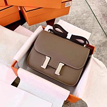 熱銷新款 H 小Q 雙排 梯方 戒指 明星大牌同款 歷史價格詳細信息