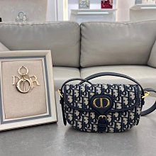 藍色手提袋可手提可肩背皮34x31x8帶73cm(上花244）9成新 歷史價格詳細信息