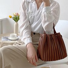 【時尚玩家】美國進口Tritan材質一鍵彈蓋巨無霸運動水壺2500ml(附杯刷 吸管 皮套) 歷史價格詳細信息