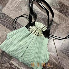 【褶皺三宅側背摺包】已經缺先問色看看☆優月精品女裝專櫃lv☆三宅風格質優‧優惠~防水布☆一生◇一世☆摺衣‧褶衣‧折衣‧褶皺☆mePP☆ 歷史價格詳細信息