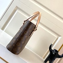 熱銷新款 L老花真皮一字軟底輕便厚底涼鞋 牛皮沙灘涼鞋 海灘女鞋35-42碼涼鞋 明星大牌同款服裝包包 歷史價格詳細信息