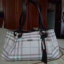 BURBERRY 粉色大翻領羊毛上衣(A44) 歷史價格詳細信息