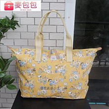 Cath Kidston【英國品牌】深藍素面  拼接花卉滿版  化妝包 / 萬用包  特價990元 (不議價) 歷史價格詳細信息