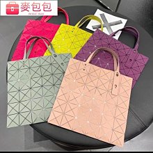 【宅小妹】單肩USB斜肩背包(時尚｜方便｜斜肩｜背包｜防盜扣｜學生｜上班族｜外出｜收納｜實用) 歷史價格詳細信息