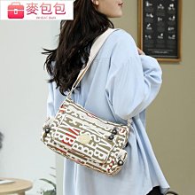 新款牛津布包包中年女包媽媽包尼龍斜揹包帆布包女士中老年人斜跨包大容量--麥包包 歷史價格詳細信息