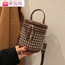 水桶包女包 新款潮時尚斜背包 高級感百搭小眾斜背包 氣質通勤珍珠鏈條包圓筒包 個性拼色手提包 流行 精品 歷史價格詳細信息