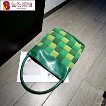 【熱賣精選】彩色格子馬海毛圍巾2022新款冬季百搭高級感加厚保暖圍脖女生學生貝蕾帽 歷史價格詳細信息