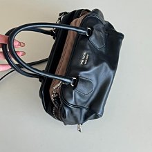 現貨#PRADA 防水尼龍Hobo雲朵包 超輕便簡約腋下包 降落傘布手提包 鏈條包斜背包  長24*高16*寬7cm簡約 歷史價格詳細信息