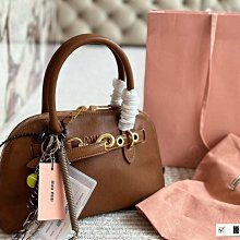 MIUMIU 鏤空藤編菜籃子手提包2024新款洋氣少女休閒字母單肩斜挎包精品代購 歷史價格詳細信息