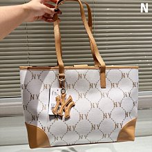 【一品香包】可甜可鹹 巴黎*月牙機車包 自從看到 ins 上網紅博主的穿 作為腋下包簡直時髦精 歷史價格詳細信息