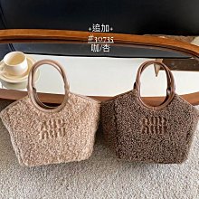 Joy'ce Amour ❤防潑水尼龍多拉鍊格層斜背包 ❤ 歷史價格詳細信息