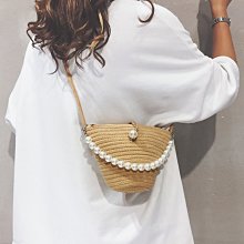 下殺-現貨 草編包包女夏2022新款時尚編織斜挎包百搭ins小眾珍珠手提水桶包 歷史價格詳細信息