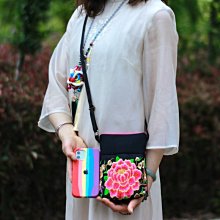云南刺繡包包民族風腰包老人~特價零錢包媽媽掛包女包繡字小方包。~特價 歷史價格詳細信息