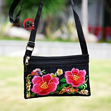 云南民族風布藝刺繡女包新款休閑手提流蘇繡花包百搭單肩斜挎包女~特價 歷史價格詳細信息