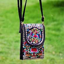 云南民族風布藝刺繡女包新款休閑手提流蘇繡花包百搭單肩斜挎包女~特價 歷史價格詳細信息
