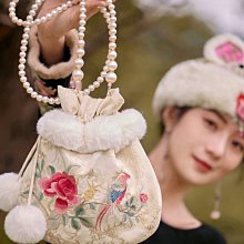 月夢裡 萊賽爾混紡無袖系帶針織上衣 兩色氣質簡約百搭兩色背心女 歷史價格詳細信息