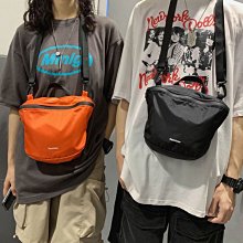 男生側背包 斜背手機包 餃子包 男斜背包ins潮牌斜背包 男士休閒背包 街頭潮流 挎包 歷史價格詳細信息