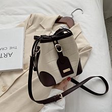 斜背側背包歐美真皮牛皮防潑男包 黑色 MiYA Enoch M3004 歷史價格詳細信息