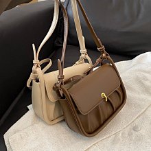 【熱賣精選】高級感褶皺包包女秋冬2022新款小眾設計復古小方包百搭通勤斜挎包 歷史價格詳細信息