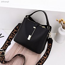 春季流行小包包女新款網紅潮小清新簡約休閑餃子包時尚斜挎包-李李 韓國女裝 歷史價格詳細信息