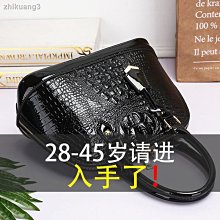 【熱賣精選】側背包中國風真皮牛皮小包包女2021時尚單肩包軟皮復古女包印花媽媽包13137 歷史價格詳細信息