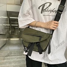 斜挎包男潮牌日系工裝運動包包健身包休閒ins潮百搭斜跨單肩包女 歷史價格詳細信息