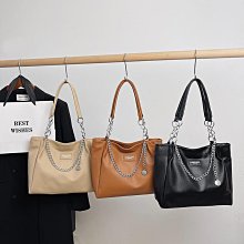 簡約女包 托特包秋季新款女包小眾設計牛仔布寬肩帶斜背包包女夏2022新款潮百搭時尚通勤斜背包--麥包包 歷史價格詳細信息