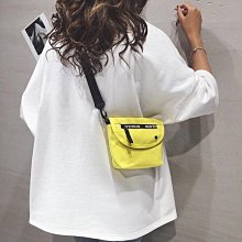 女包日系簡約帆布包包女2022新款大容量休閒學生斜背包手提大包--麥包包 歷史價格詳細信息