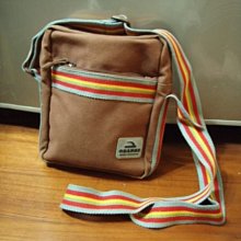 咖啡色斜背包內三層有下拉鍊可加大cm(櫃床黃opp布袋）9成新 歷史價格詳細信息