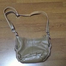 專櫃真皮相機包包女新款2023高級質感小眾秋冬寬肩帶斜挎小包 歷史價格詳細信息