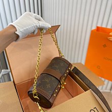 【皮皮購】BU*2024新款春夏胸前刺繡連帽開衫外套 時尚百搭款 歷史價格詳細信息