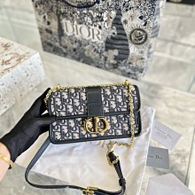 一套可以用很久 8支刀頭超值裝 5層刀片 旅行出差便攜手動剃須刀 歷史價格詳細信息