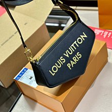 【熱銷】 配盒子 繆繆編織 春夏新款托特包 採用質樸的天然拉菲草 絢麗彩條鉤針編織 風格甜美又清新 歷史價格詳細信息